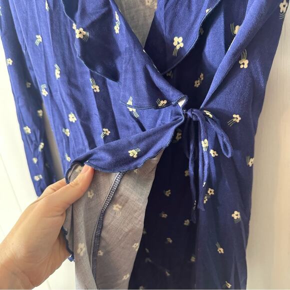 Urban Outfitters Floral Wrap Dress Size XS - Picture 9 of 11